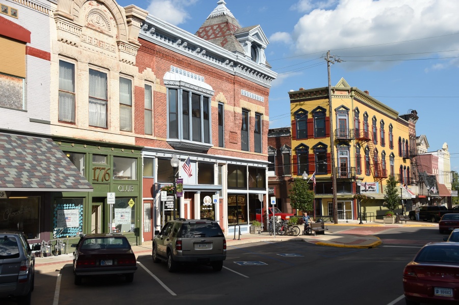 How do leaders improve our communities? Two former mayors have an idea.